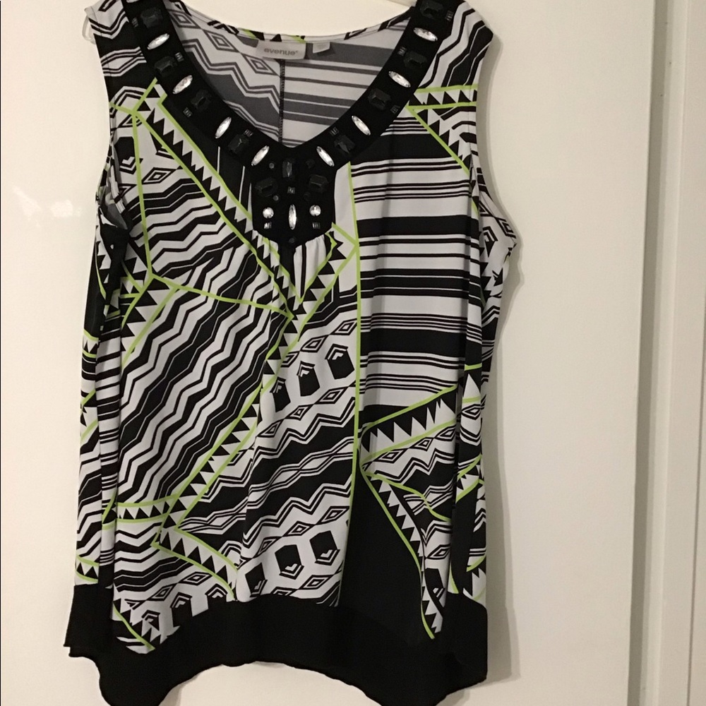 Avenue Top size 18/20 with defect